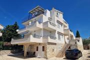Apartments by the sea Novalja, Pag - 13033