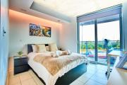 Stylish Modern Studio by ExCeL & Royal Victoria