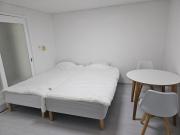 2 beds quite 1minConvience 5min from the subway