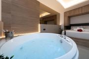 Málaga URBAN OASIS Apartment Jacuzzi - by N&N Luxe Properties
