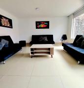 Spacious house near Zona T and Parque de la 93
