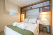 Bright Ground Floor Apt - 700m to Beach
