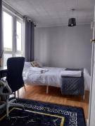 Cozy Quiet Room Steps from the London Eye