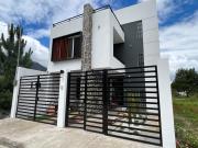 Casa de las Azucenas - Modern 3BR Home with Rooftop & Mountain Views