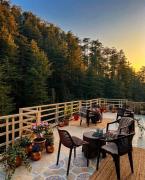 Decent Stays BnB in city Centre - 3BHK apartments - PRIVATE PARKING - BALCONY VIEW