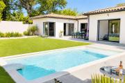 Villa ELEGANCE - contemporary with pool Near Avignon
