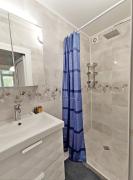 Central 2BDR Stay with Parking for 4 people