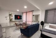 Moderno al norte, Full equipado, Primer piso ,2Aires 6 camas con Patio