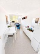 Hyggeligt Værelse med fælles opholdsrum og toilet
