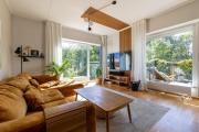 Modern and Peaceful Seafront apartment - Wifi, Free Parking