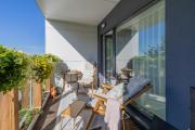 Modern and Peaceful Seafront apartment - Wifi, Free Parking