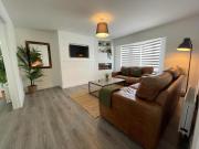 Cottage - Sleeps 6 - Garden - Parking - Riverside