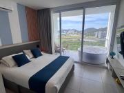 Suite con Jacuzzi y vista al mar piso 14