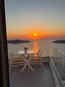 Esmi Suites Santorini