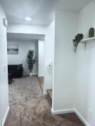 Cozy private suite - 12 minutes from the airport