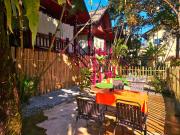 bungalow west water vang vieng