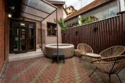 The Bucket - Rose Old Town House with Jacuzzi & Mountain View