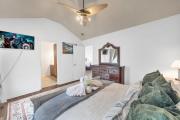 King Bed - Hot Tub - Fenced Yard - Near Carowinds