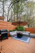 Prof Designed, 5 min KSU, HotTub, Game Room, hiking