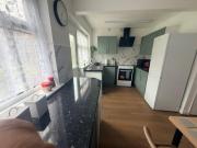 House In Hednesford Cannock, 3 Bedroom, sleeps 5