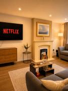 Sleeps 8 Four Bed Contractor Group House Corby Parking