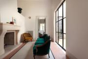 CA - Historic apartment with refined design