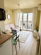 Charmant studio neuf proche centre et plages