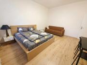 Affordable Private Rooms Close to City Center with Smart TV