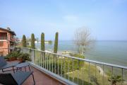 La Finestra sul Lago by Goccia di Lago