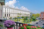Carlo III Family Apartment - Balconi su Piazza e 2 Bagni