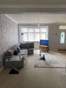 2 bed house Winchster Road Chingford