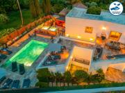 Villa Santa Rosa - Conforto e lazer com piscina e zona de jogos em Armação de Pêra