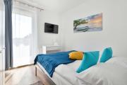 Cozy & Functional Apartment with Parking and Balcony by Noclegi Renters