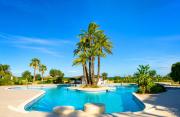 Apartamento Duna en Dénia, Urb Playa Grande, con vistas al jardín, piscina y acceso directo a la playa by Family Homes