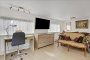 Lara Studio in Laugardalur valley, Reykjavík Central Park and Botanical Garden, Private entrance, FREE Private Parking on side