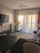 Stylish Modern Apartment with Balcony UCL Final Weekend