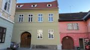 Ultracentral Vintage Apartment Black Church view steps away from Piata Sfatului