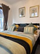 Studio A - Newly renovated 2 bed studio