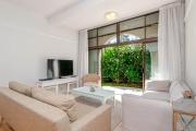 Seaside 2-Bedroom Apartment on Beach Road