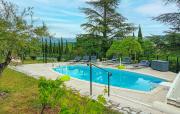 Awesome Home In Saint-Laurent-Du-Verdo