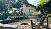 Chalé Romântico com Banheira, Lago e Fogueira
