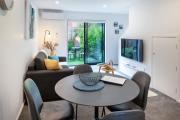 City Escape Townhouse - Walk to One NZ Stadium