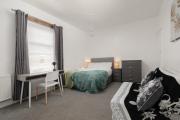 Luxury Haven 3-BDR House - Perefct for Contractors & Long Stays - Guests 8 - Hi-Speed Wi-Fi - Private Garden - Free Street Parking