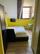 Simple apartment a stones throw from Porta Susa