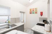 Luxury Haven 3-BDR House - Perefct for Contractors & Long Stays - Guests 8 - Hi-Speed Wi-Fi - Private Garden - Free Street Parking
