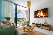 Cozy 3BR Golf and Pool View Apt