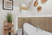 Serenity on 13 Suncadia-luxury 4bd ensuite spa retreat with Sauna, Steam Shower, Jacuzzi, Hot tub, Fire Pit & on-site EV chg