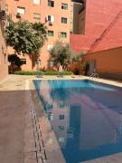 Le Nid de Gueliz pool near train station