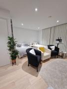 Modern Studio Flat close to Custom House Excel