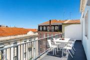 Bright 2BR Terrace in Estrela